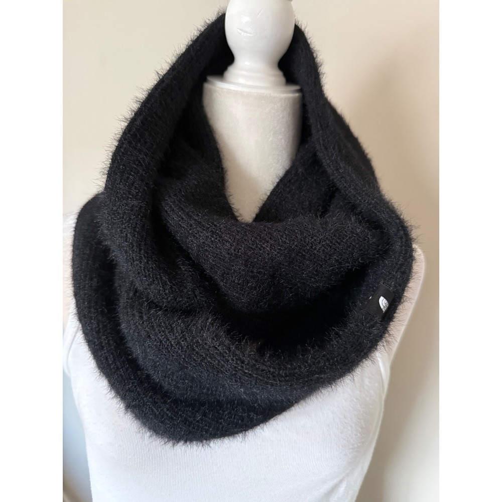 The North Face Scarf Black NWOT Fuzzy Infinity Cozy Winter Neutral One Size